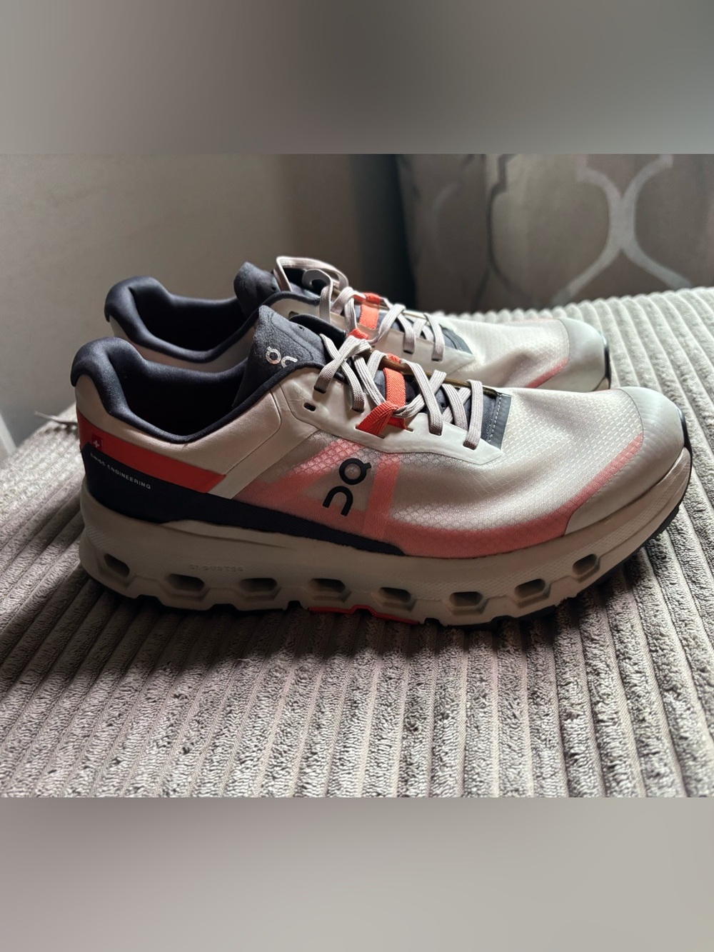 On Cloud Running Cloud Vista  Women's Sneakers